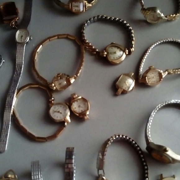 Bundle of 38 watches/AS IS - Picture 3 of 8